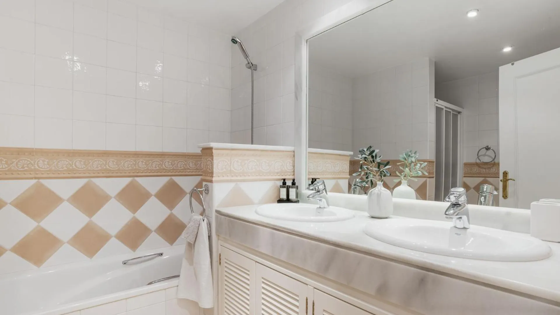 Hacienda Elviria Beach Apartment Marbella